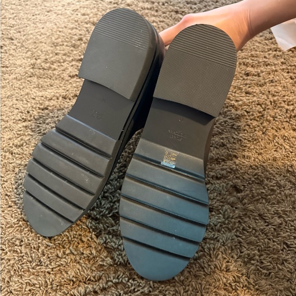 Stuart Weitzman - Picture 3 of 4